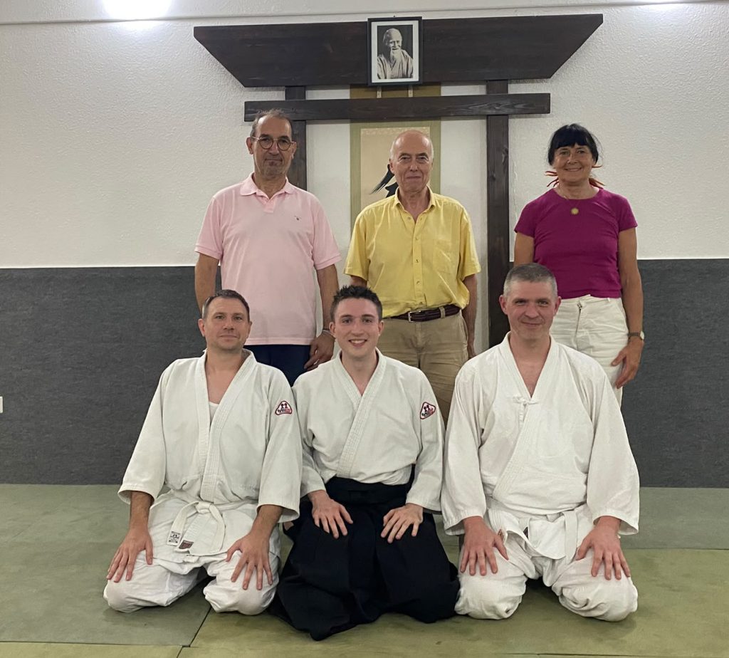 Drei Kyu Prüflinge und ihre Prüfer im Juni 2026 im Sakura Dojo