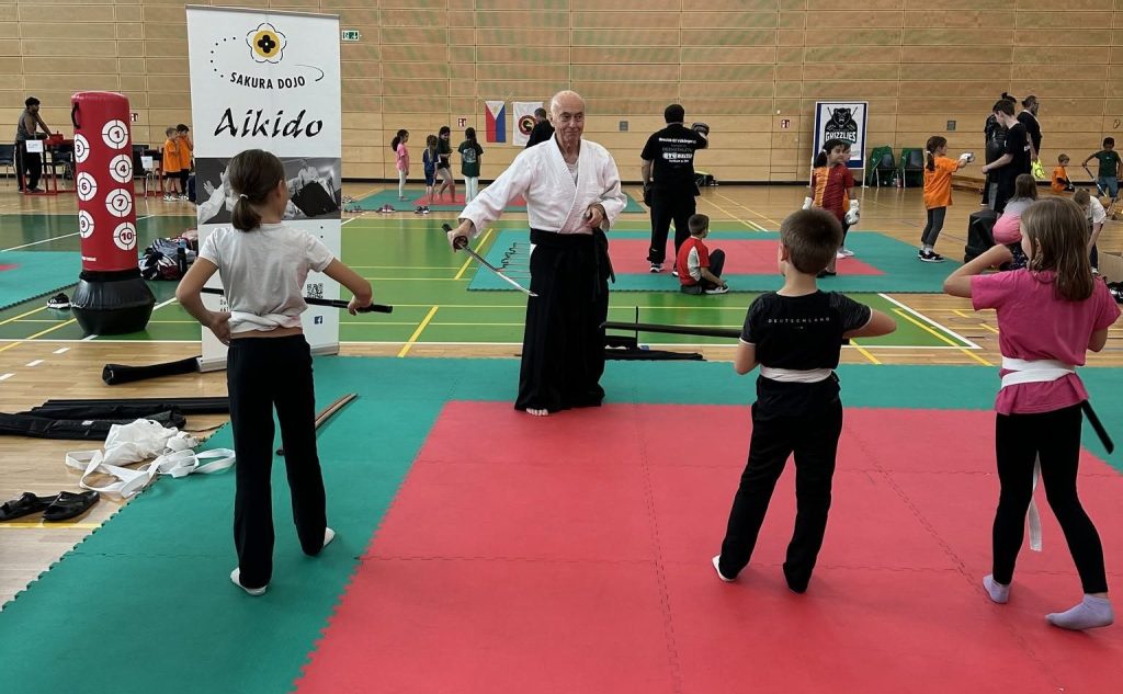Gilles de Chénerilles mit drei Kindern beim Barrierefreien Sportsfest in Saarbrücken im Oktober 2026